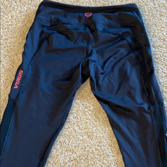 Virus 3/4 Leggings - Picture 3 of 6